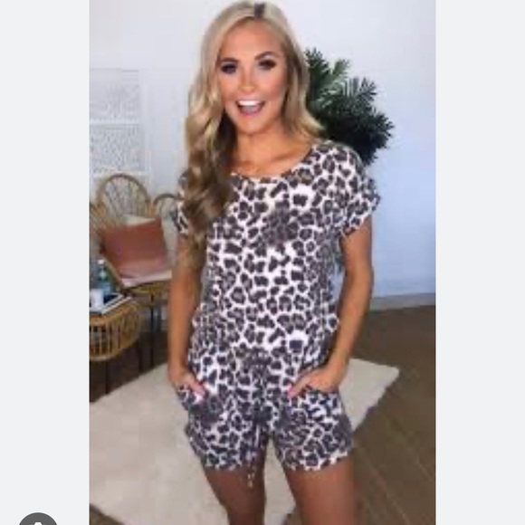 Pink lily leopard romper - Picture 1 of 6